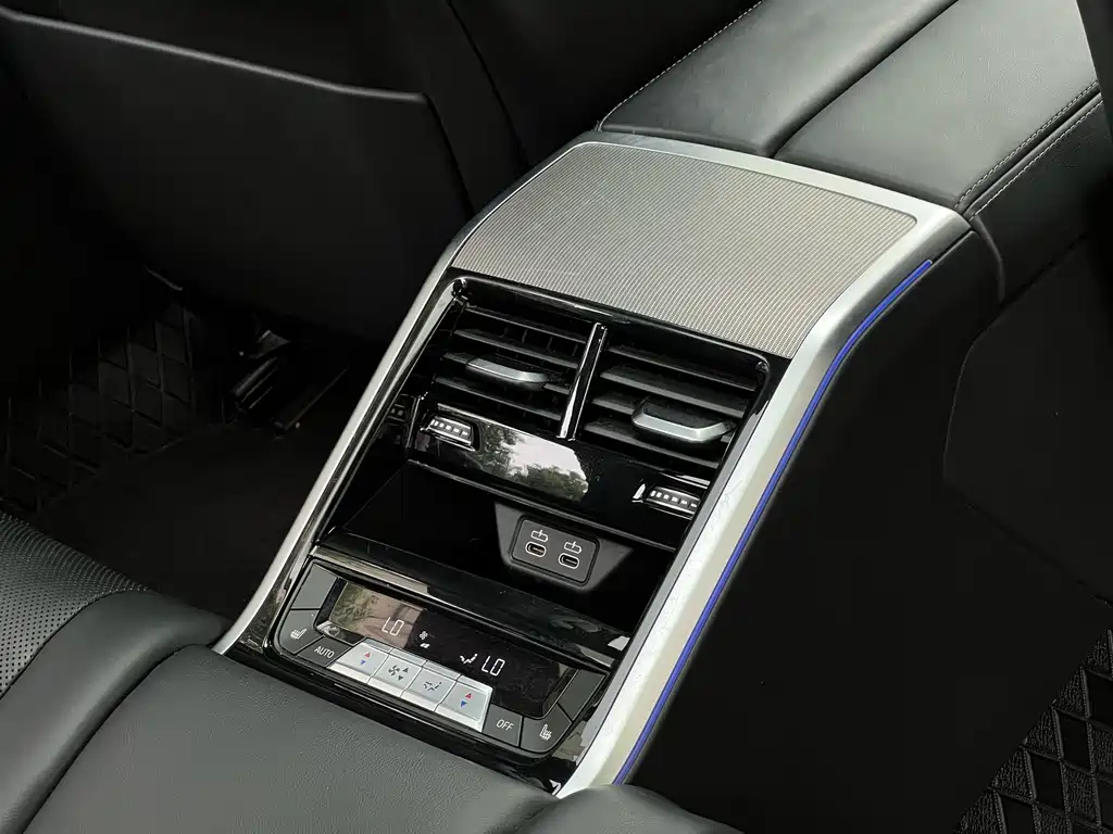 BMW 8 Series — миниатюра 20