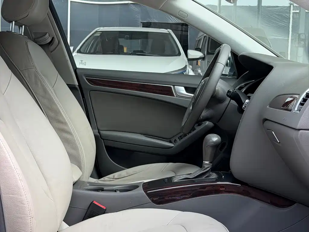 Audi A4L 2012 2.0 TFSI AT