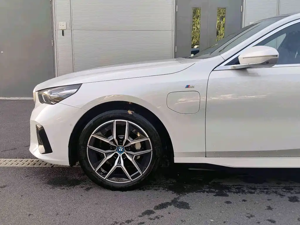 BMW i5 — миниатюра 7