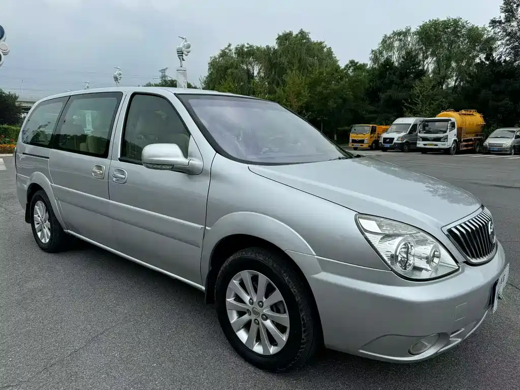Buick GL8 — миниатюра 2