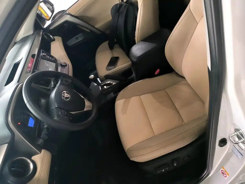 Toyota RAV4 — миниатюра 15