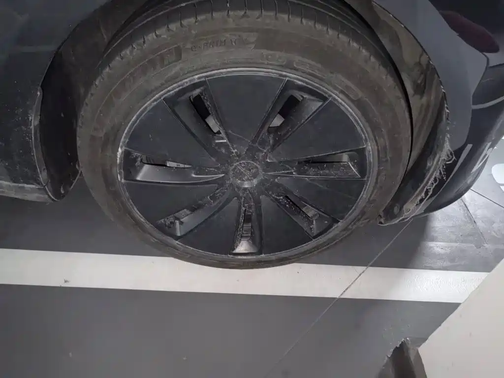 Tesla Model 3 — миниатюра 25