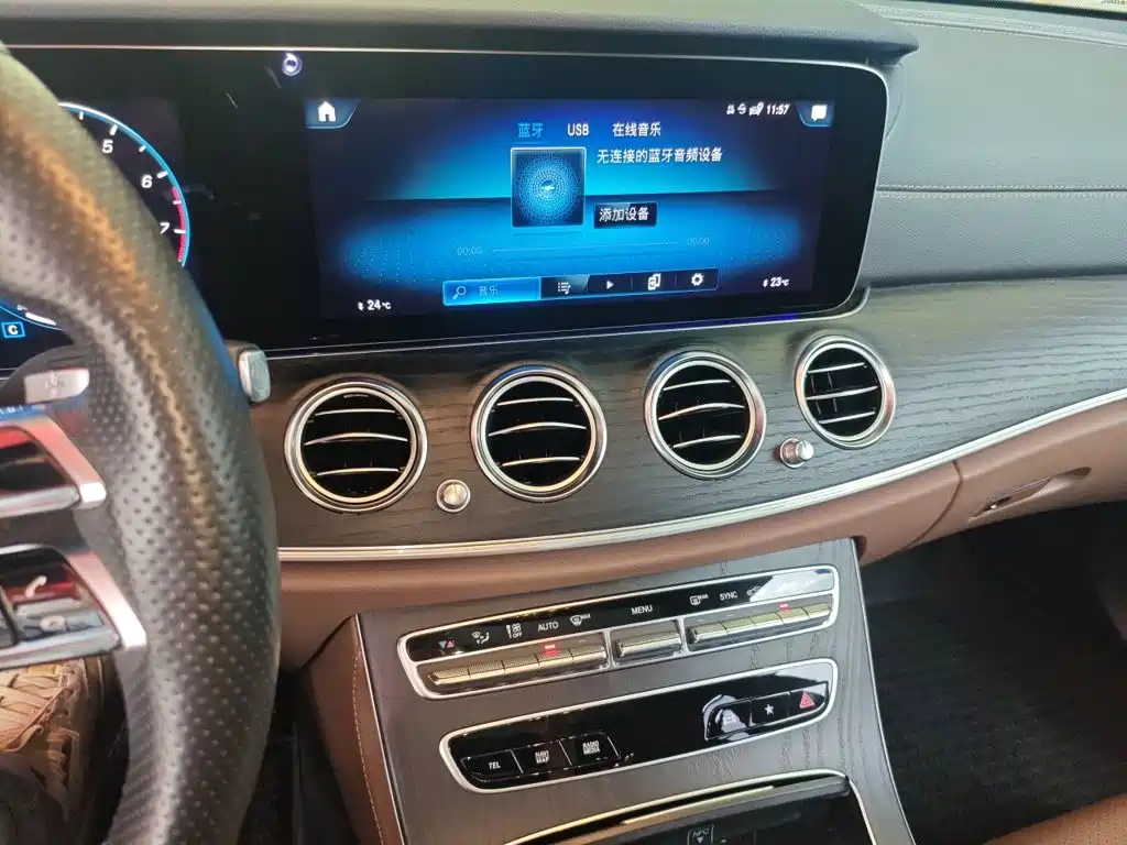 Mercedes-Benz E-Class — миниатюра 9