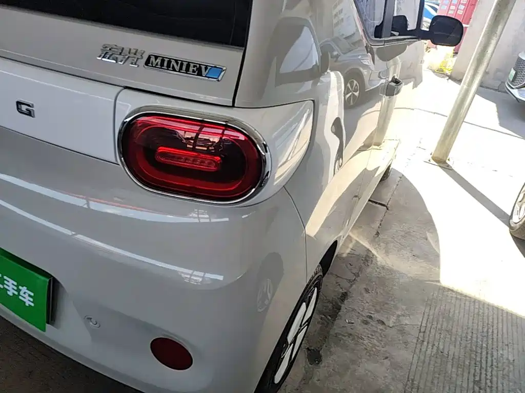 Wuling MINIEV — миниатюра 8