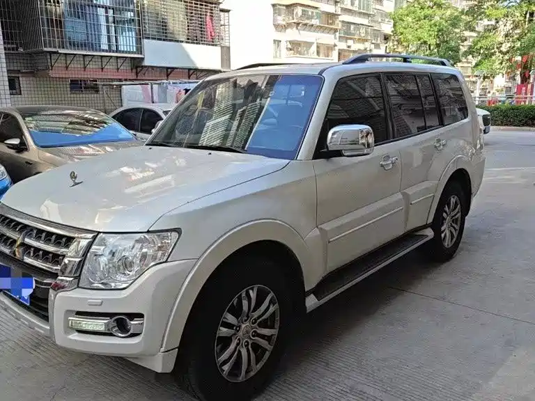 Mitsubishi Pajero (Import)
