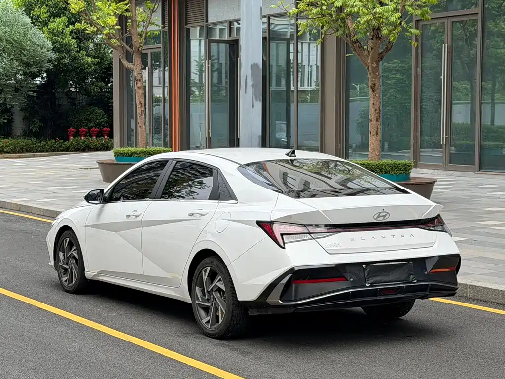 Hyundai Elantra — миниатюра 6
