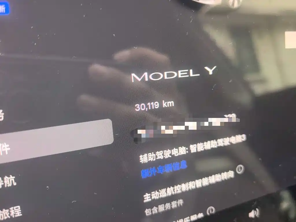 Tesla Model Y — миниатюра 8
