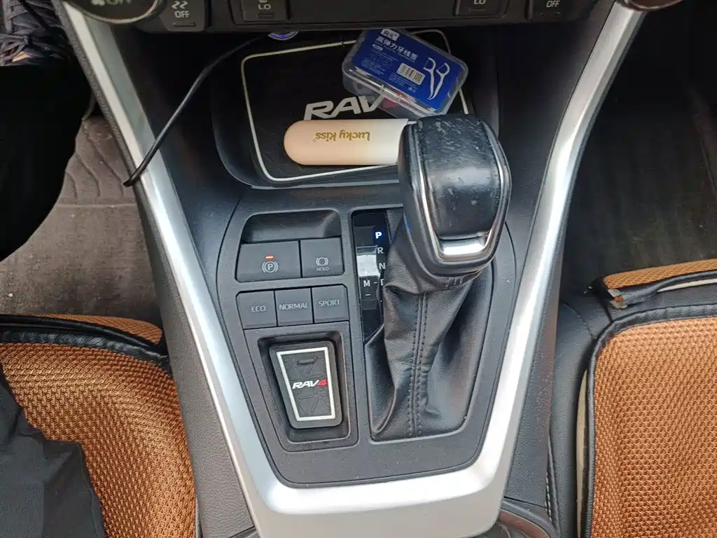 Toyota RAV4 — миниатюра 10