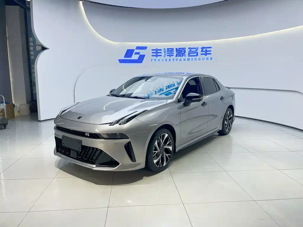 Lynk & Co 03