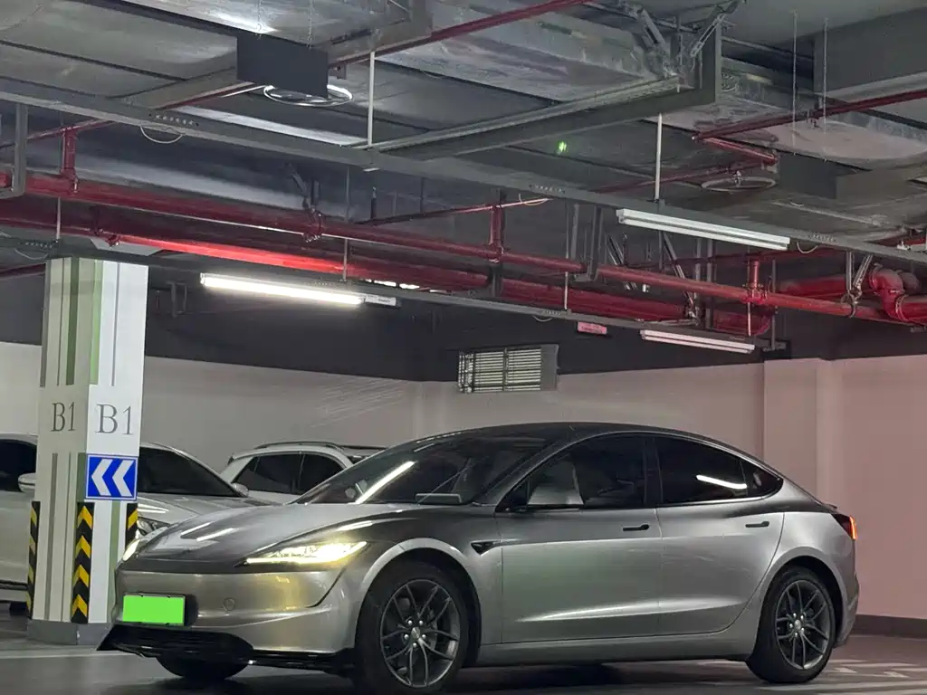 Tesla Model 3 2024