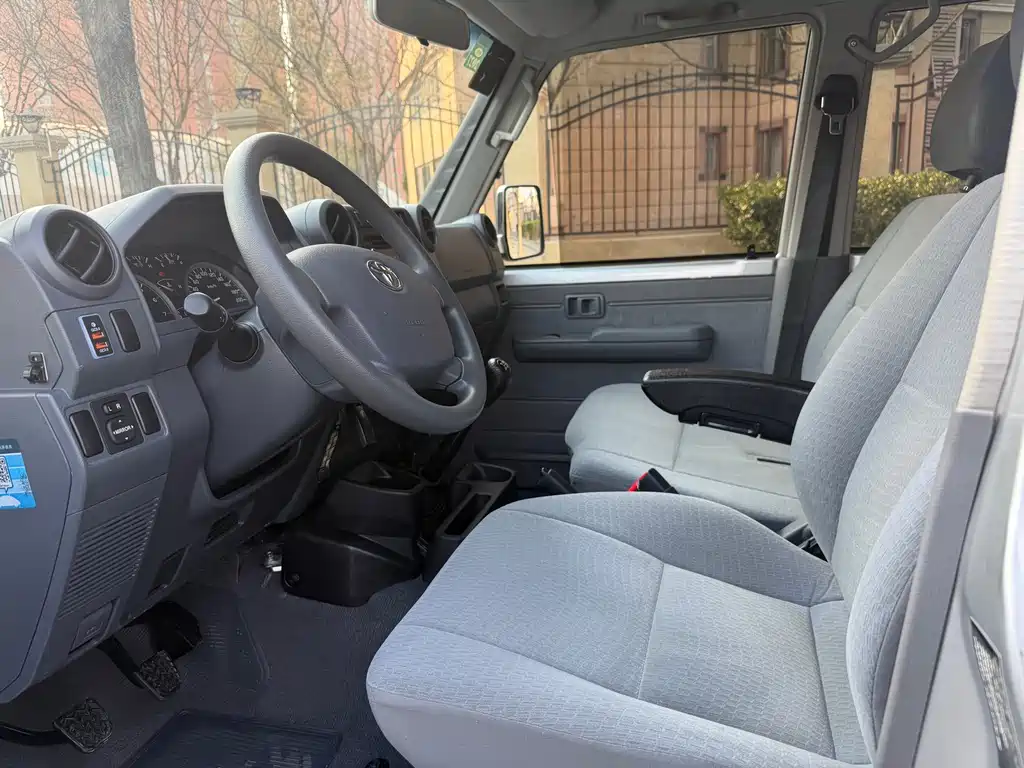 Toyota Land Cruiser LC76 2019 4.0L MT