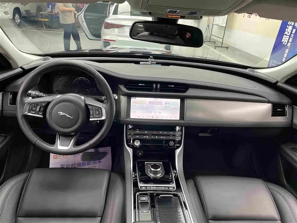 Jaguar XFL — миниатюра 7