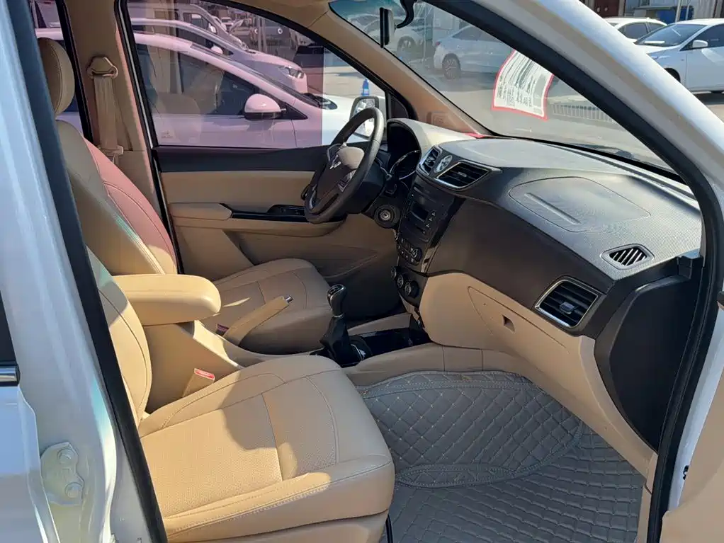 Wuling Hongguang — миниатюра 23