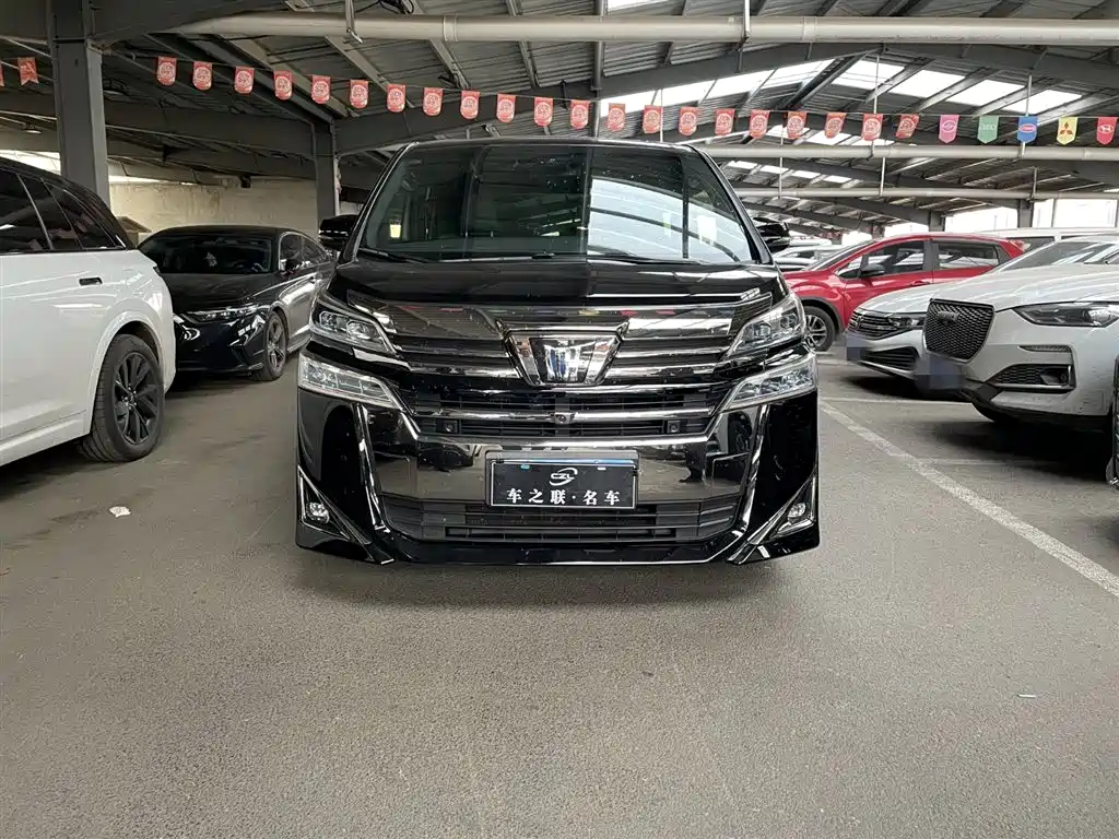 Toyota Vellfire - фото 3