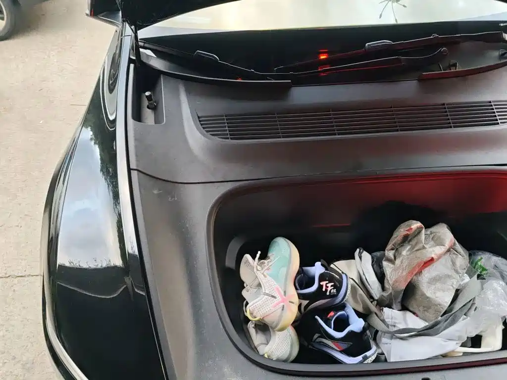 Tesla Model Y — миниатюра 20