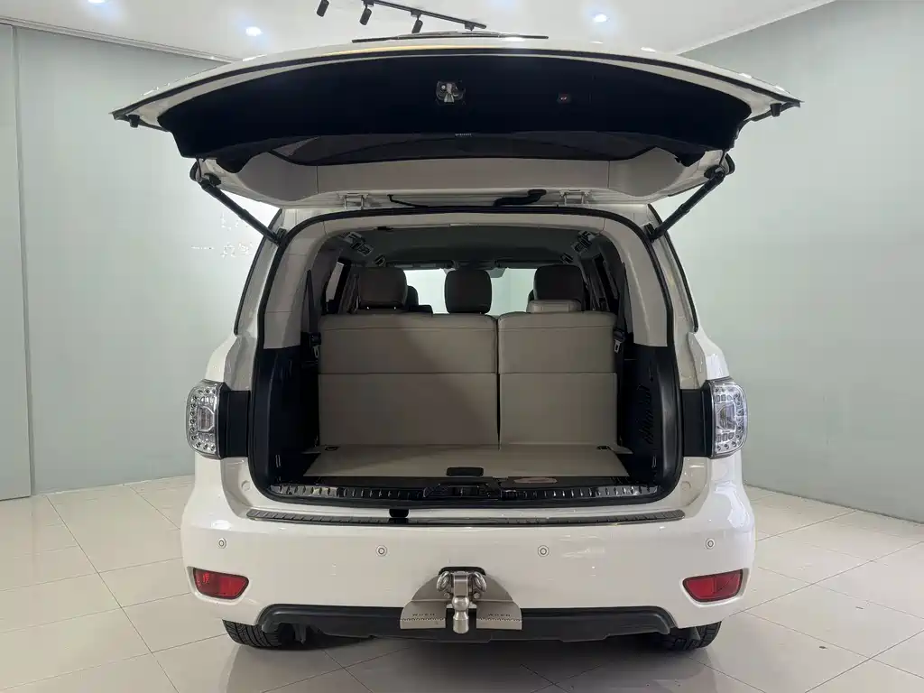 Nissan Patrol — миниатюра 21