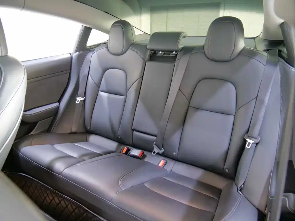 Tesla Model 3 — миниатюра 14