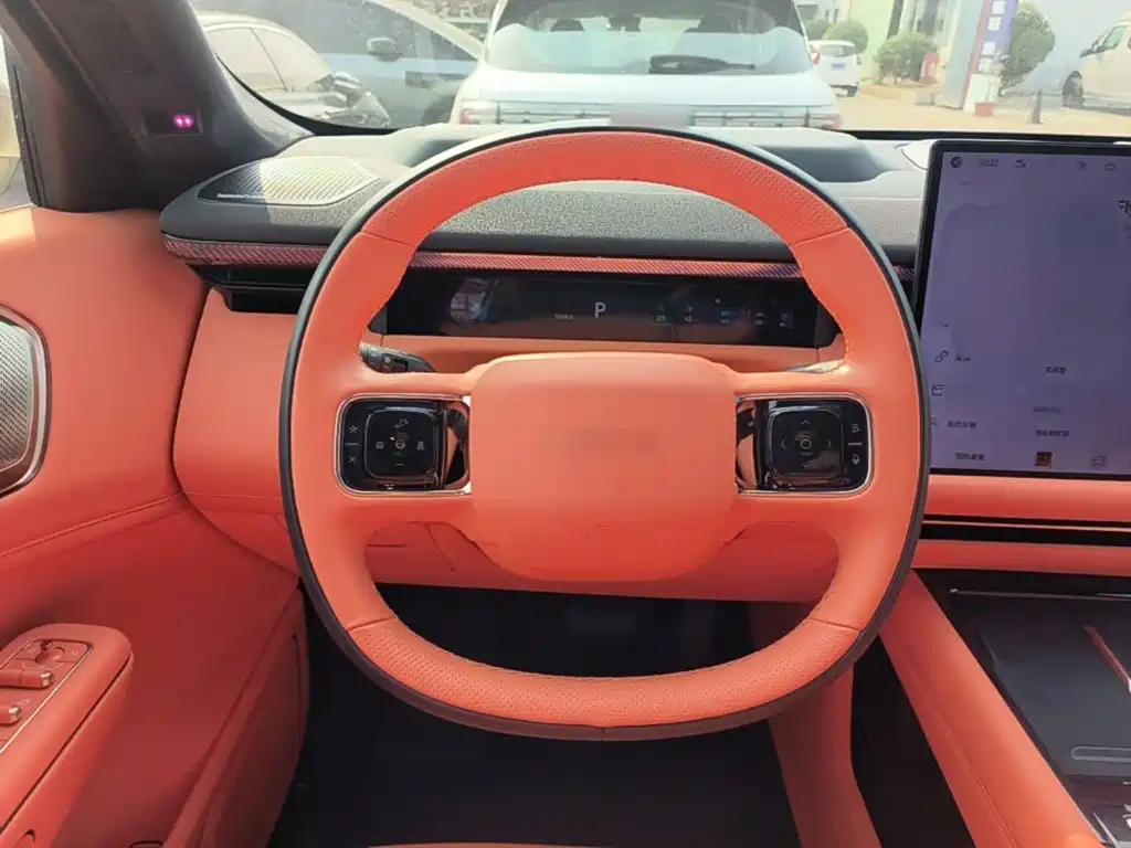 Lynk & Co 900 — миниатюра 10