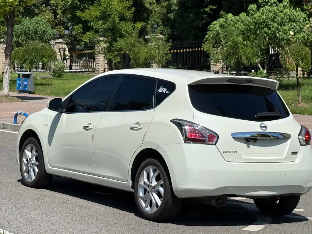 Nissan Tiida — миниатюра 12