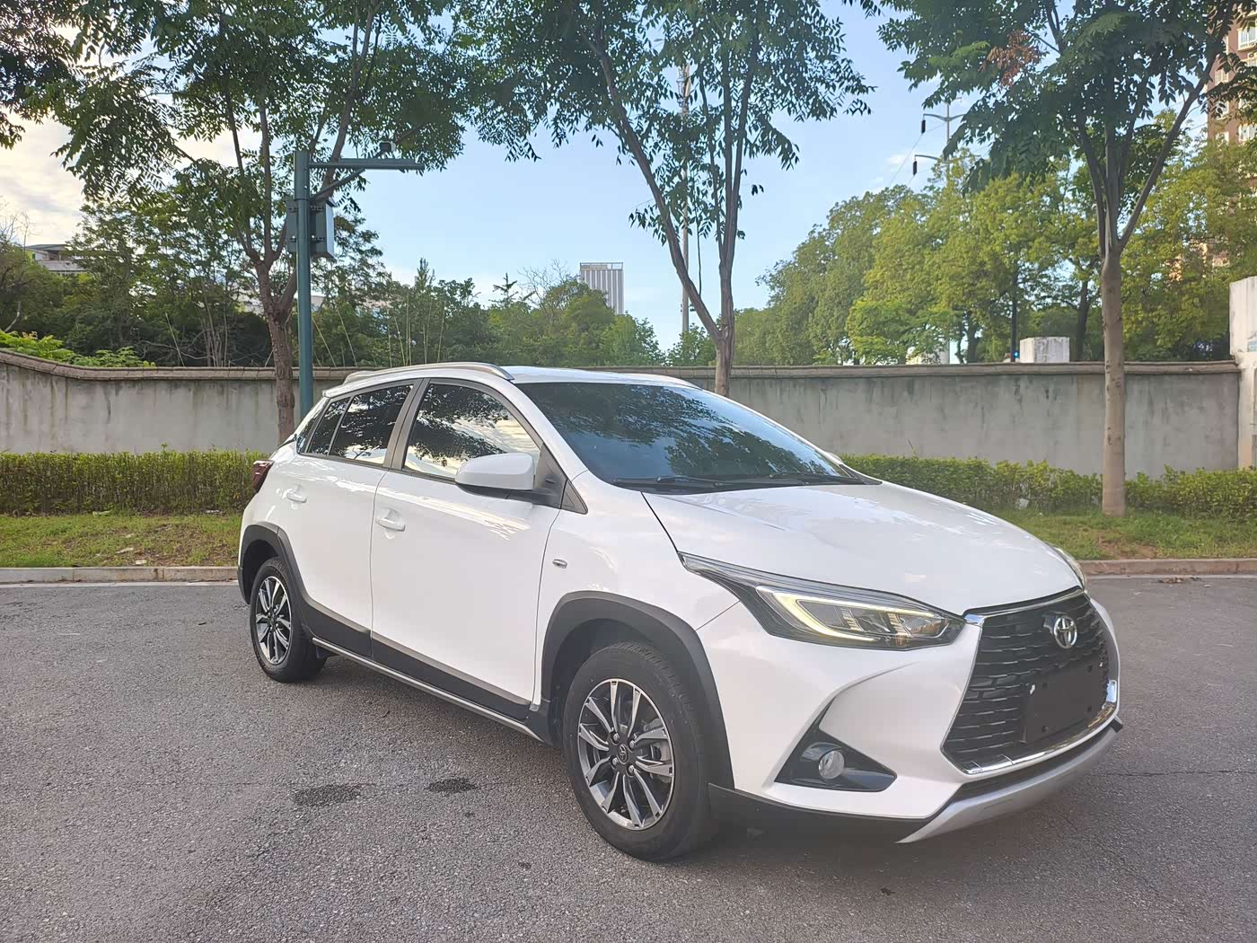 Toyota YARiS L Zhi Xuan 1.5 л 2022 г. Белый, пробег 26000 км