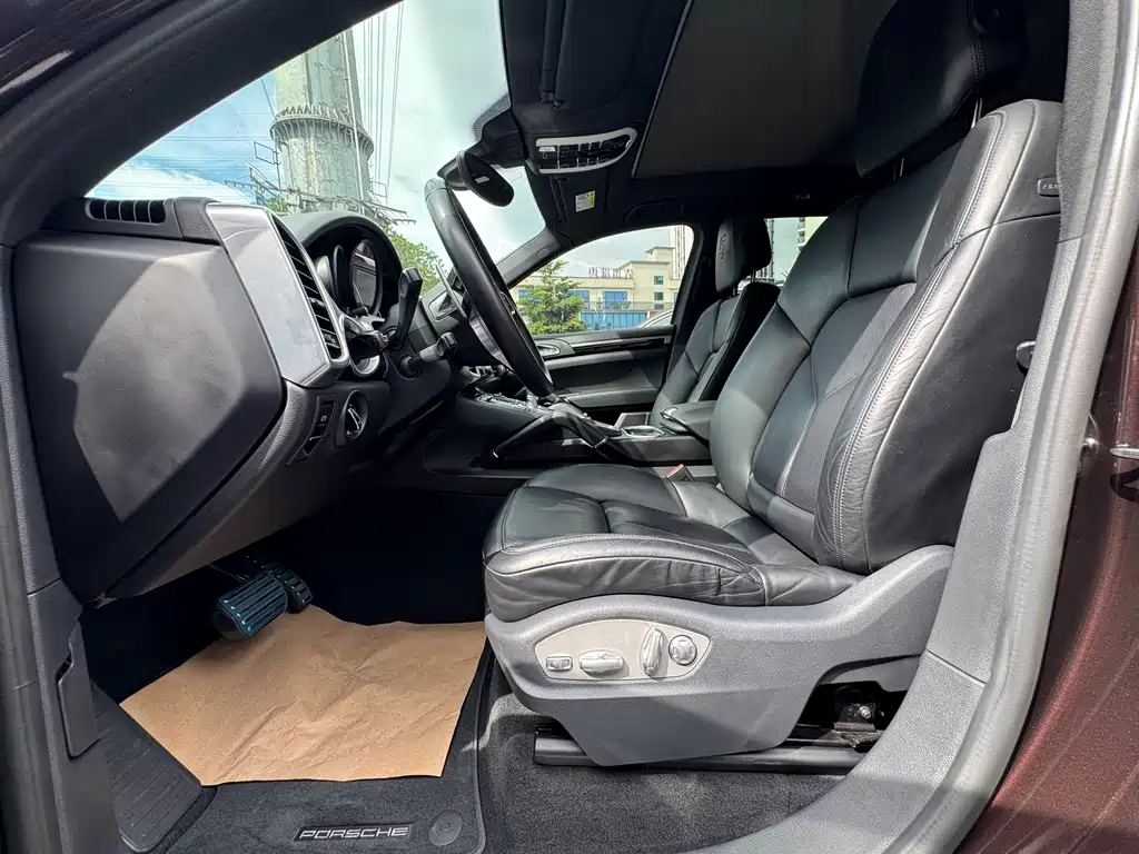 Porsche Cayenne — миниатюра 12