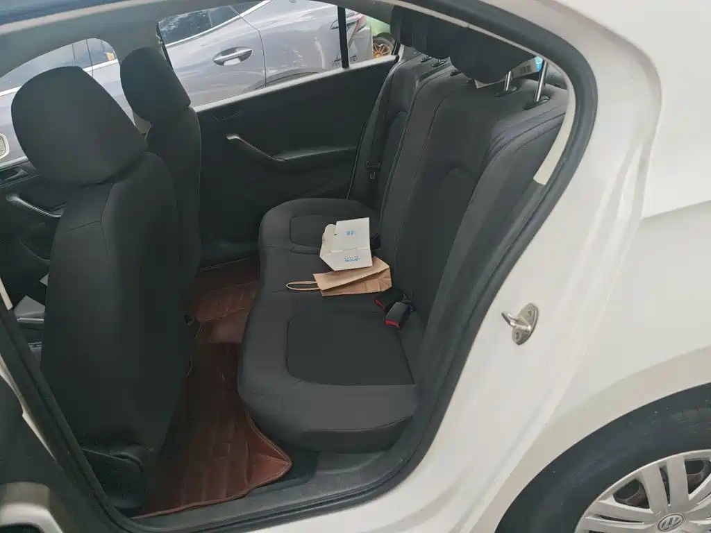 Volkswagen Santana — миниатюра 18
