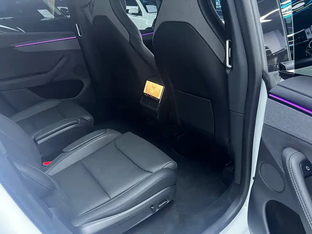 Tesla Model Y L — миниатюра 12