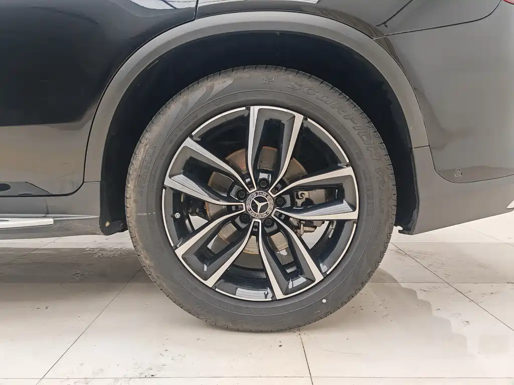 MERCEDES-BENZ GLC