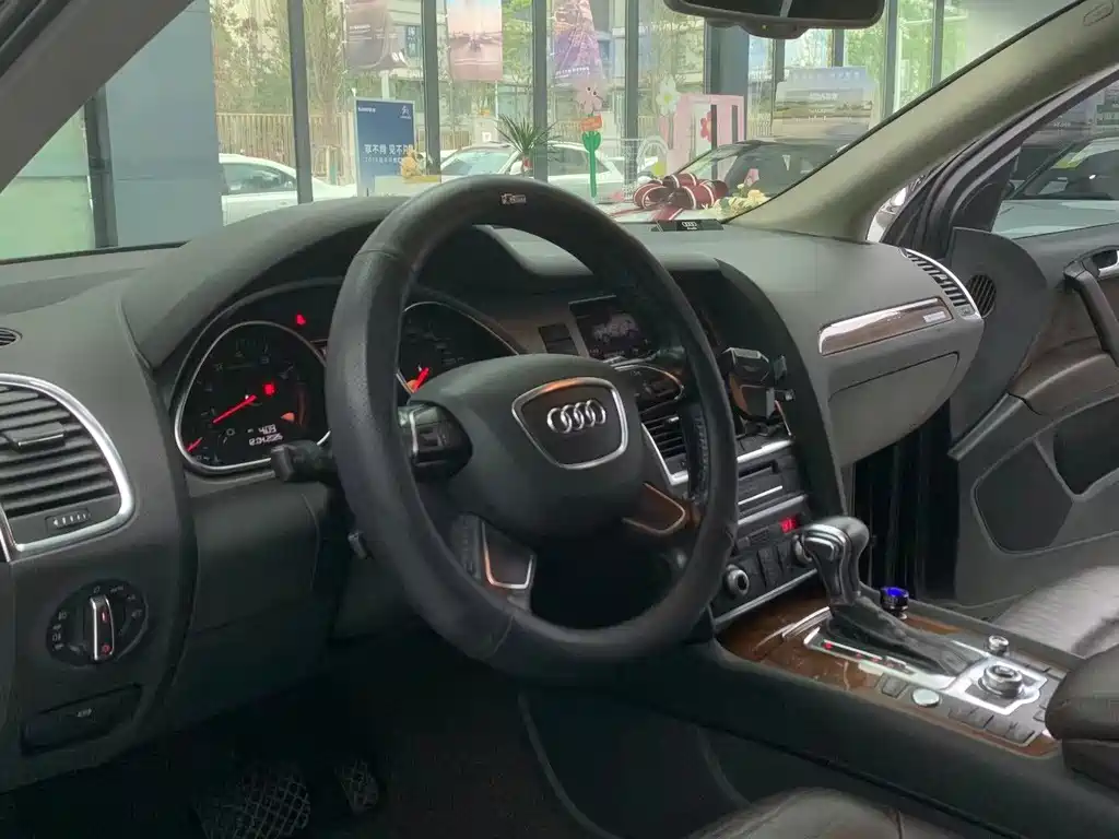 Audi Q7 — миниатюра 10