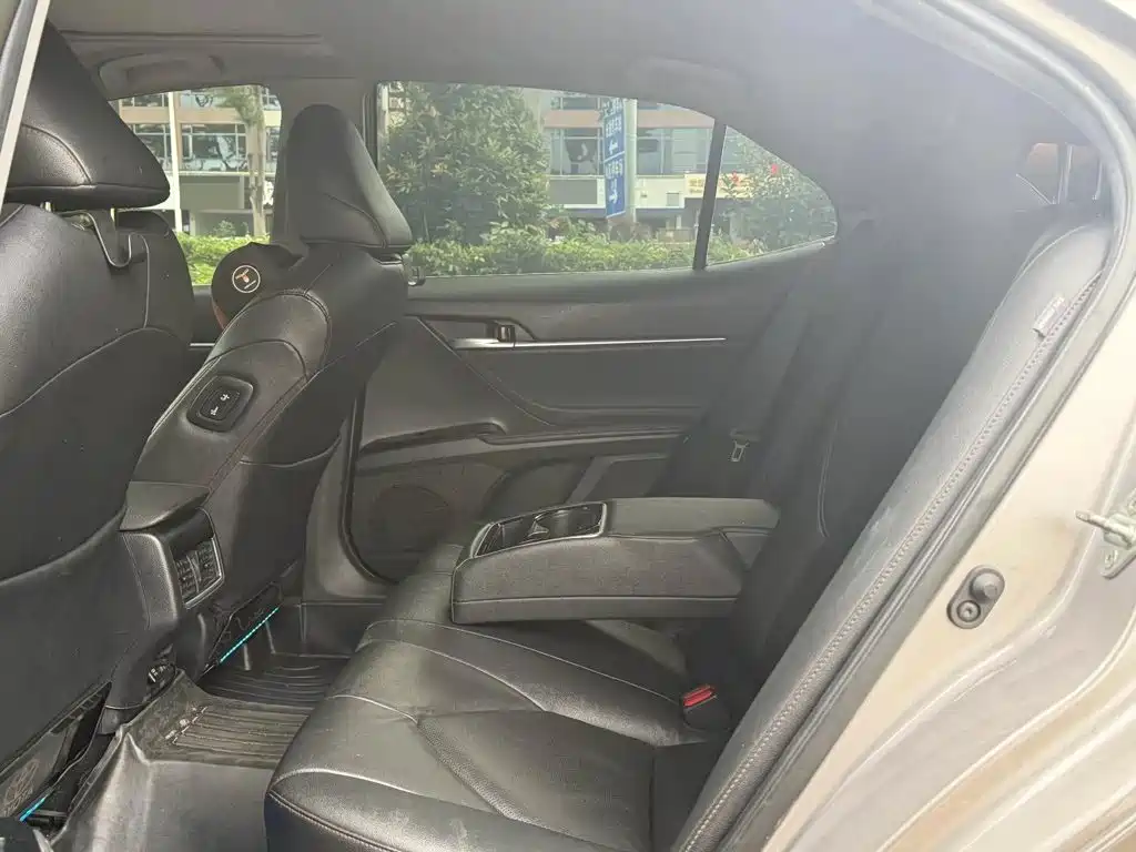 Toyota Camry — миниатюра 8