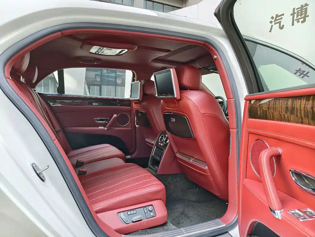 Bentley Flying Spur — миниатюра 10