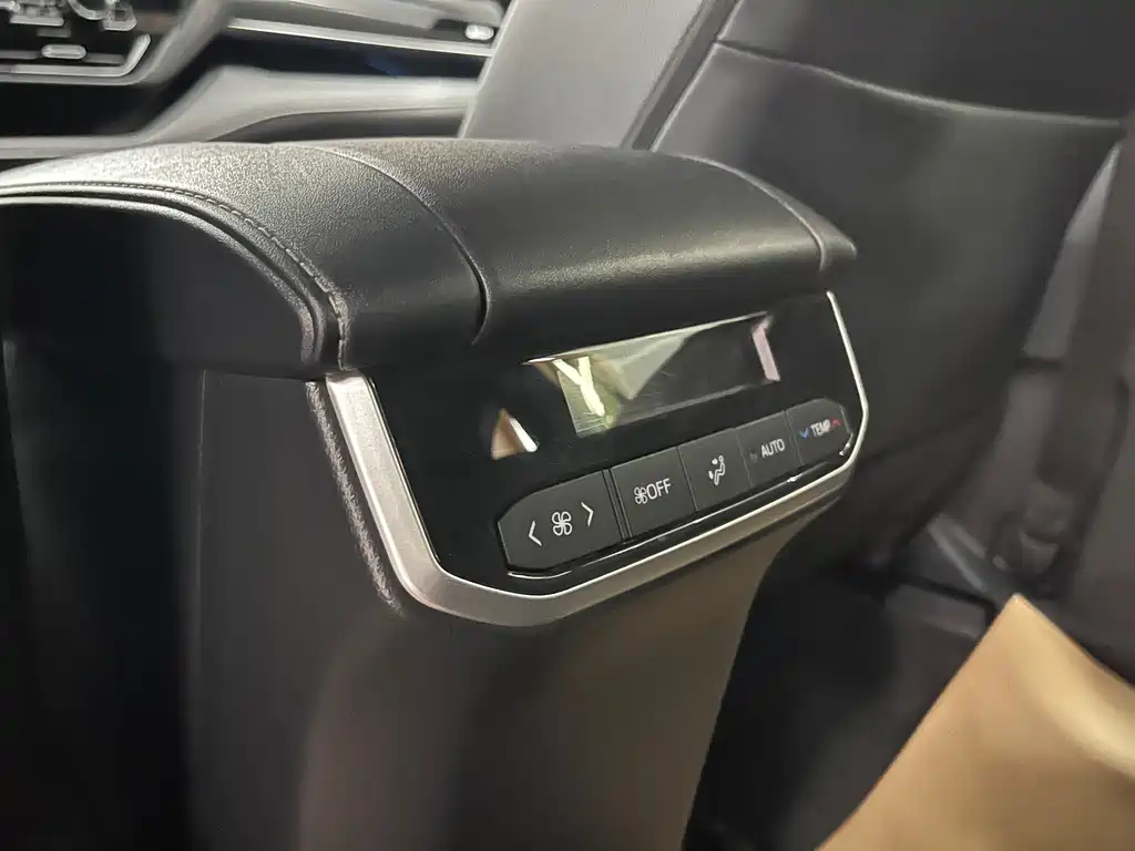 Toyota Crown Kluger — миниатюра 13