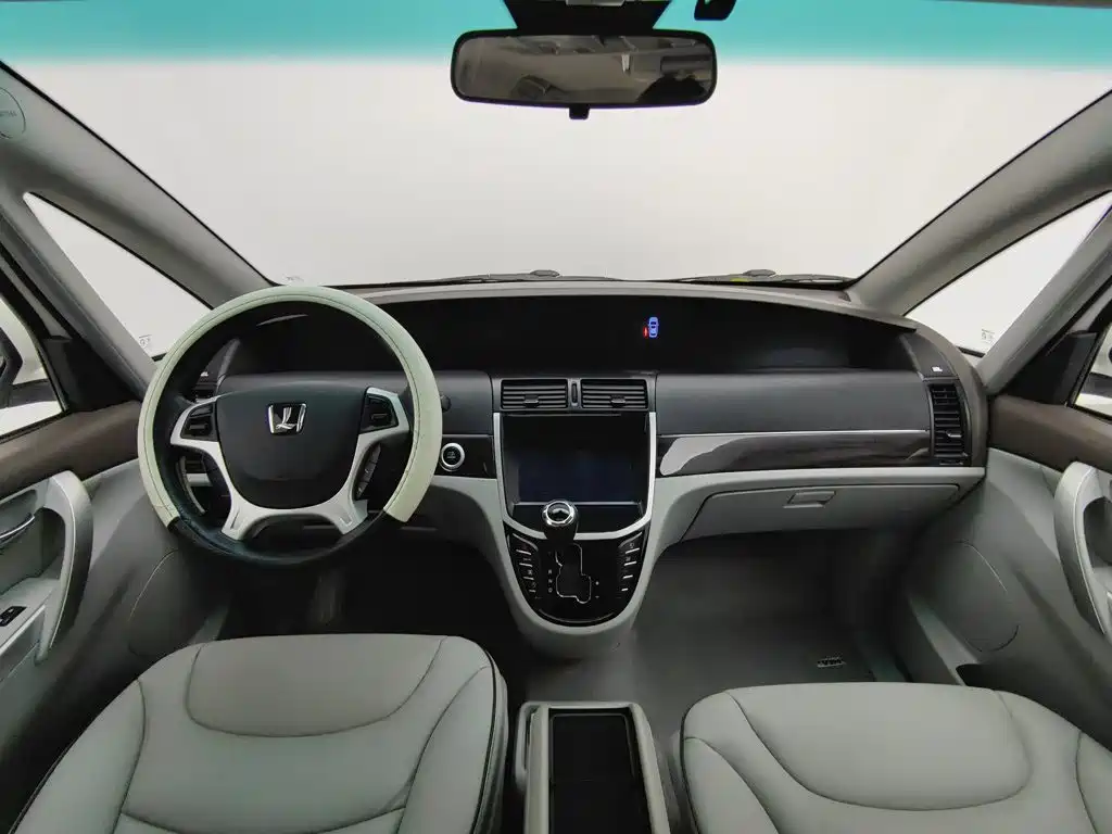 Luxgen Big 7 MPV — миниатюра 5