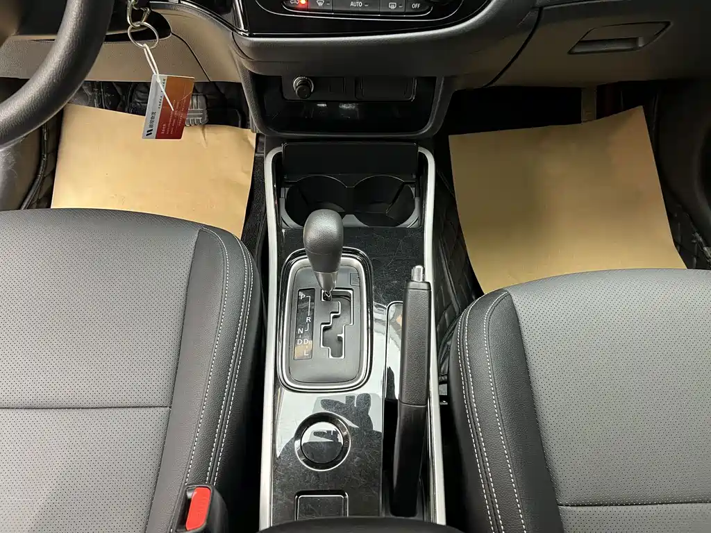 Mitsubishi Outlander — миниатюра 7