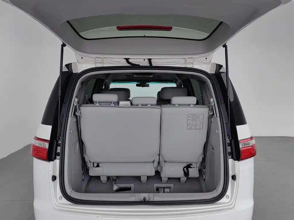 Luxgen Big 7 MPV — миниатюра 16
