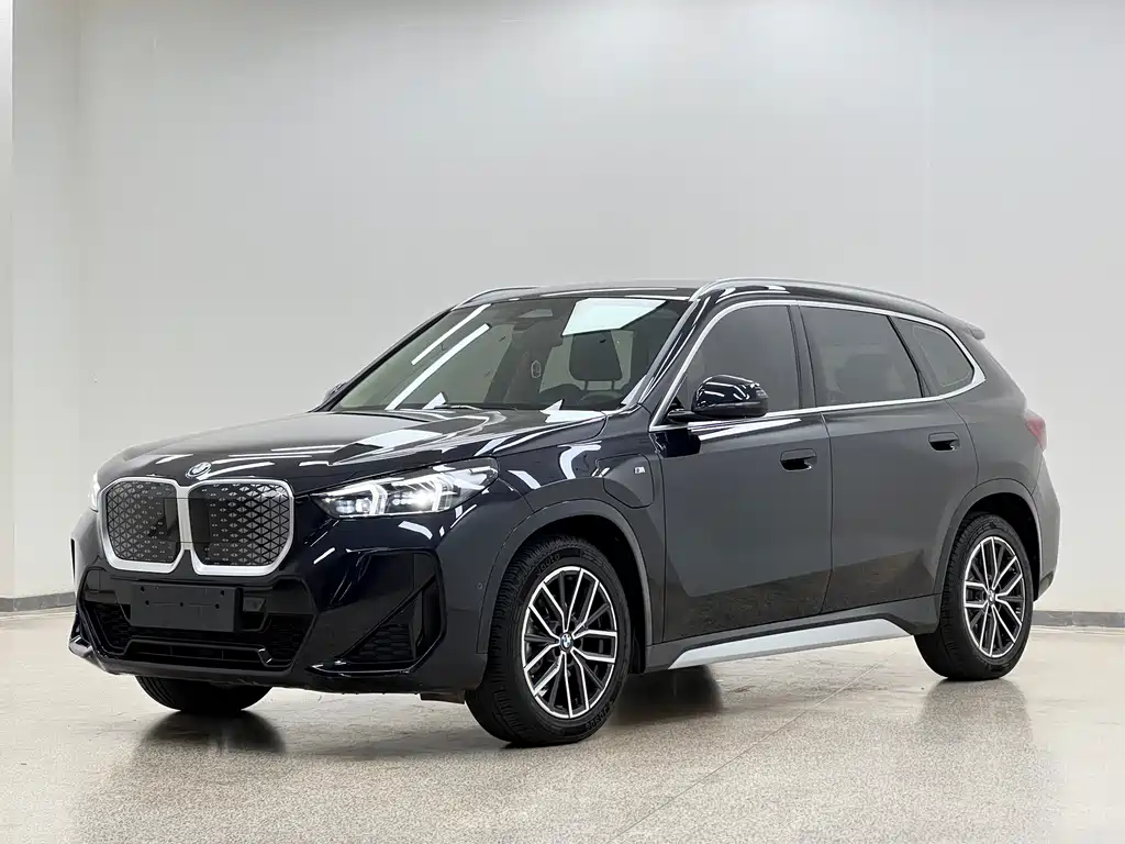 BMW iX1