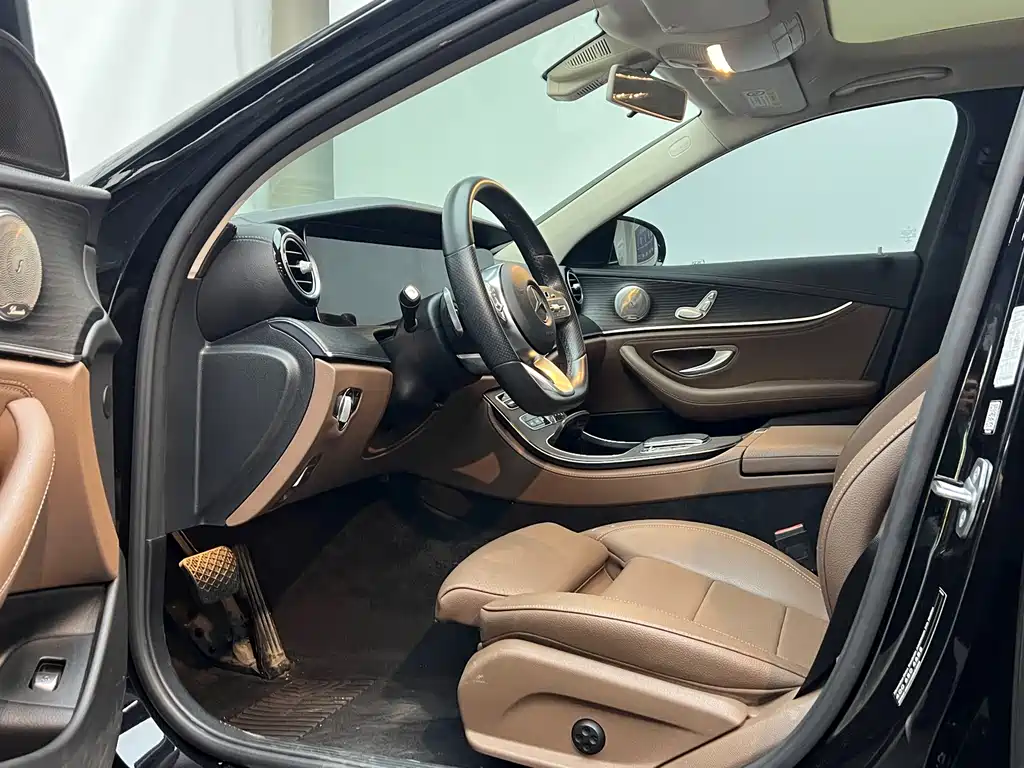 Mercedes-Benz E-Class — миниатюра 11