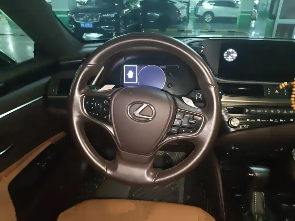 Lexus ES — миниатюра 11