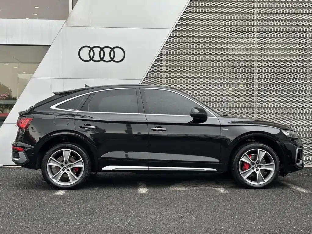 AUDI Q5L SPORTBACK