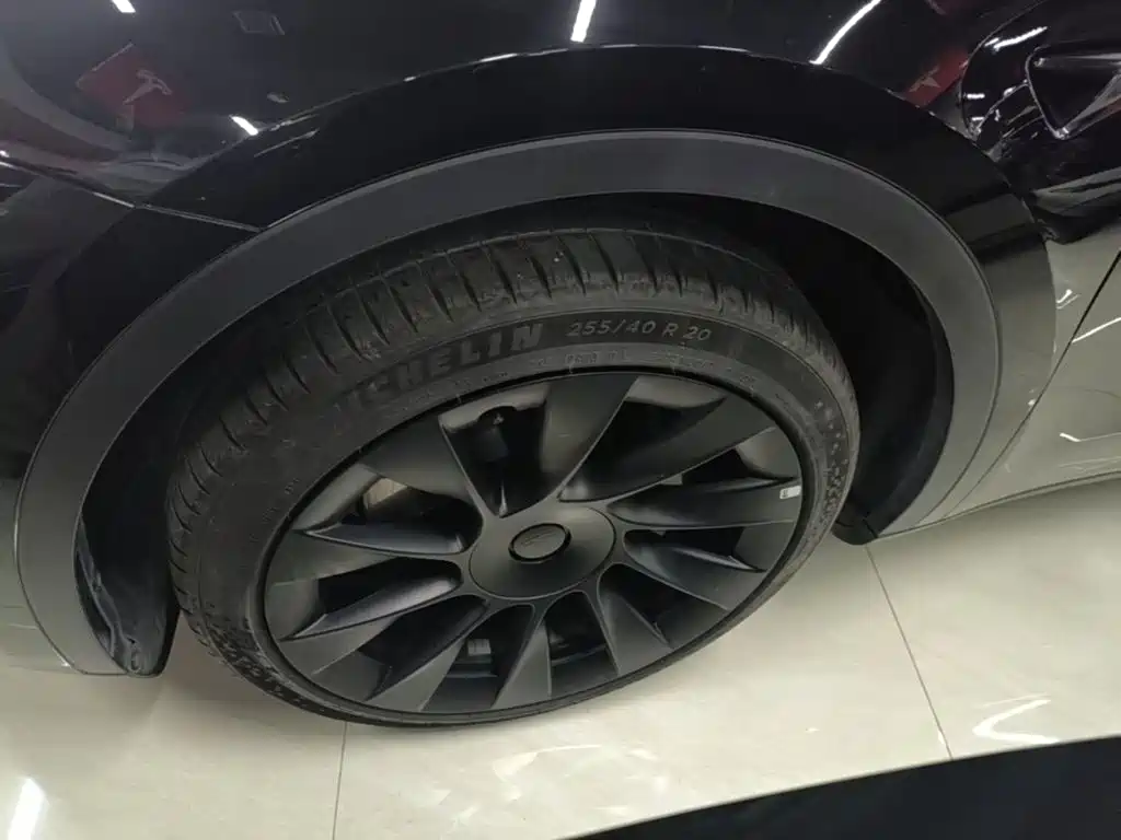 Tesla Model Y — миниатюра 23