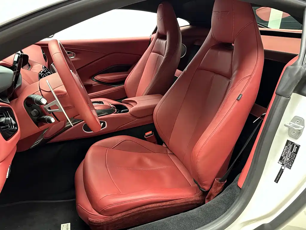 ASTON MARTIN V8 VANTAGE