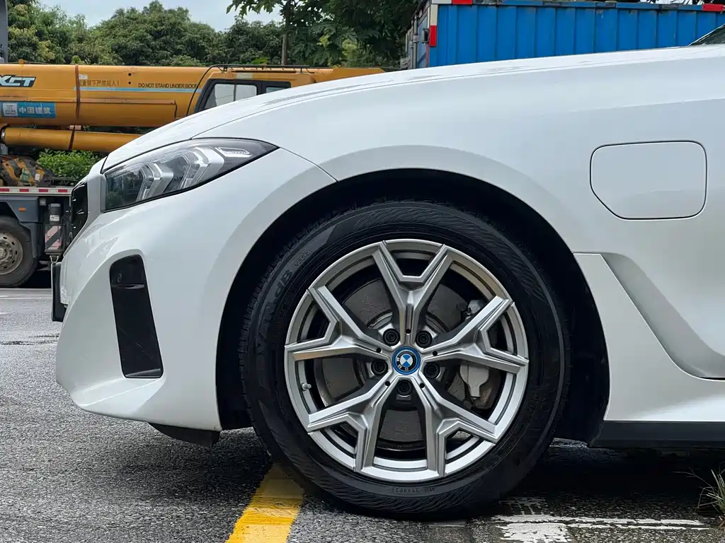 BMW i3 — миниатюра 21