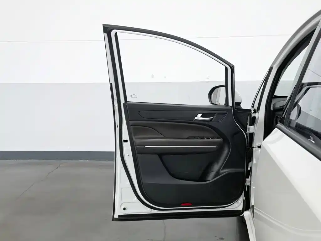 GAC Motor Trumpchi M6 — миниатюра 8