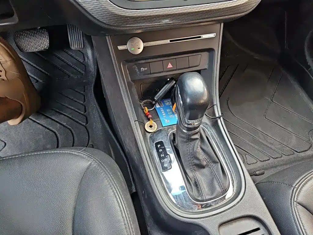 Roewe 360 — миниатюра 7