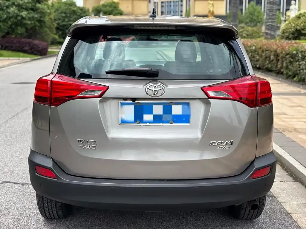 Toyota RAV4 — миниатюра 5