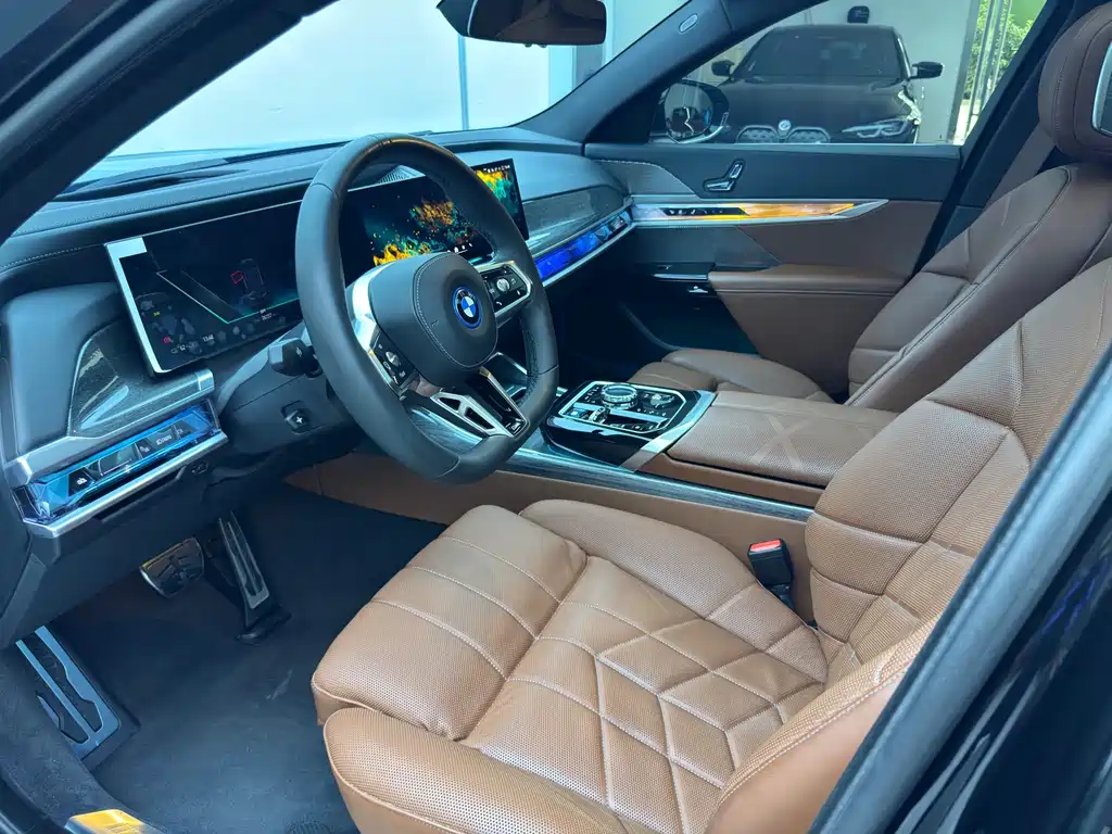 BMW i7 — миниатюра 10