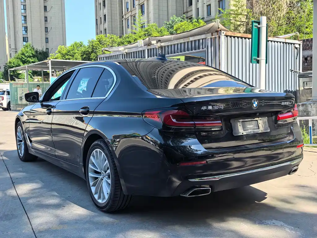 BMW 5 Series — миниатюра 12