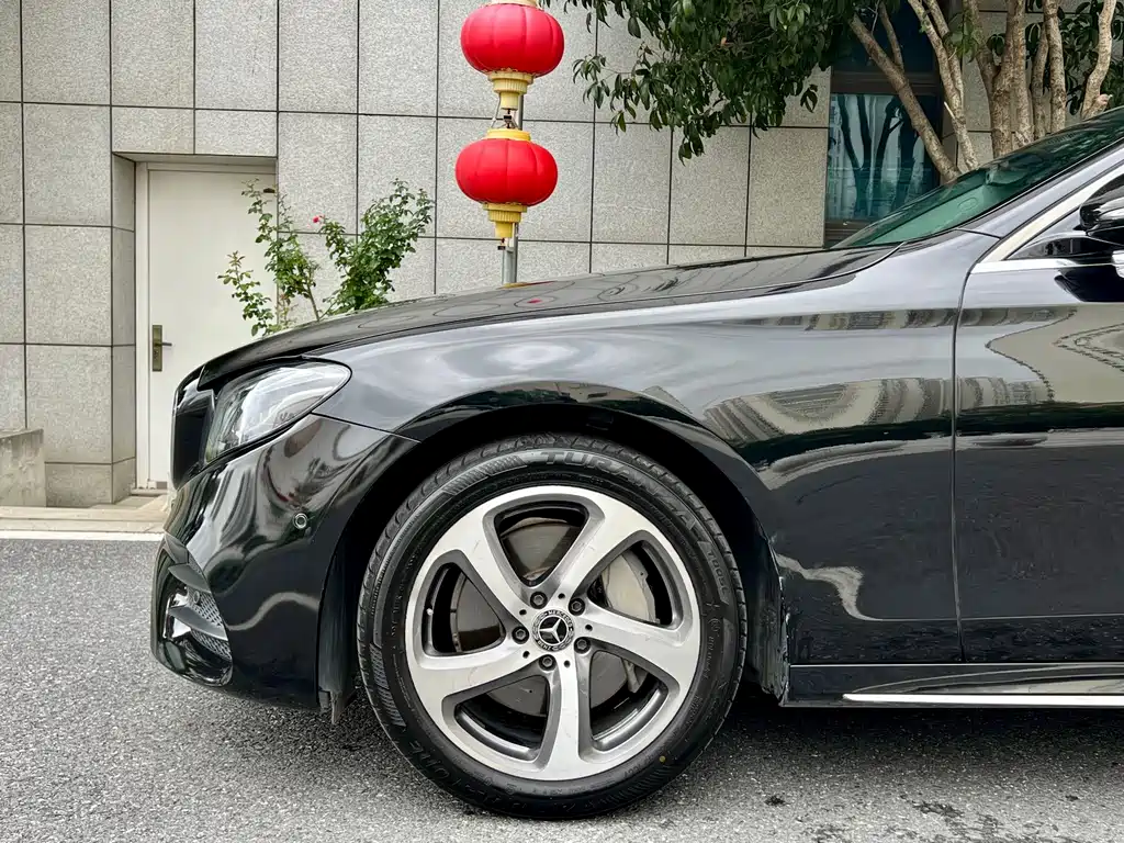 Mercedes-Benz E-Class — миниатюра 7