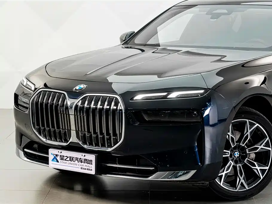 BMW 7 Series — миниатюра 2