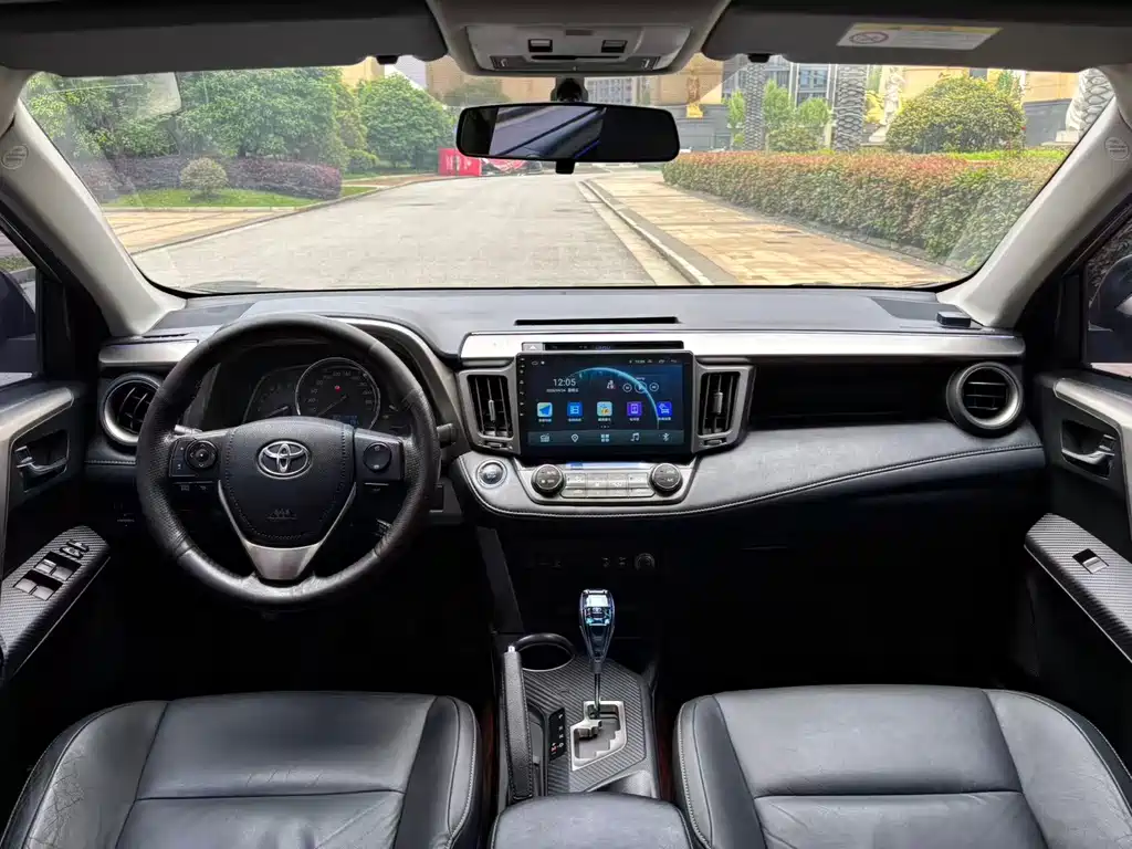 Toyota RAV4 — миниатюра 8
